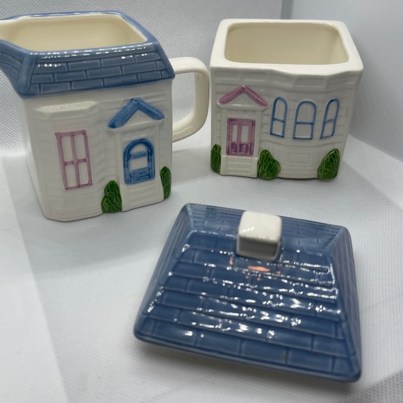 Vintage Victorian Home Sugar & Creamer Set with Lid - Picture 2 of 6